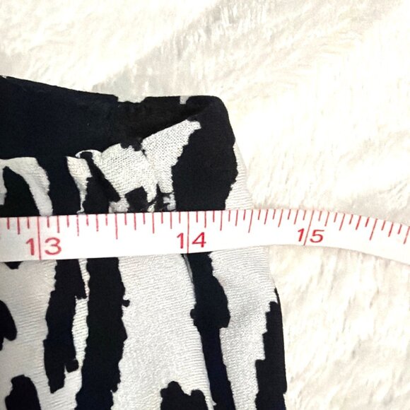 Saint Tropez West Black & White Tribal Print Halter Dress Size 6 - Picture 6 of 7